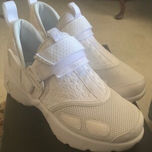 Jordan Trunner LX BG in White and Pure Platinum